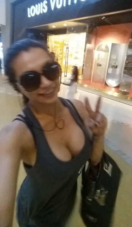 blonde aux gros seins onlyfans xxx sympa collection