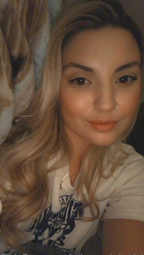 visage blond uniquementfans beau haut galerie