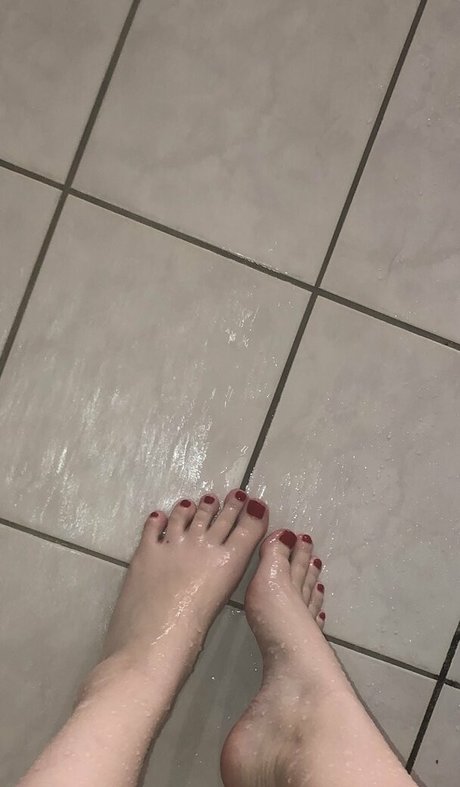 just me and my feet actrice libre image