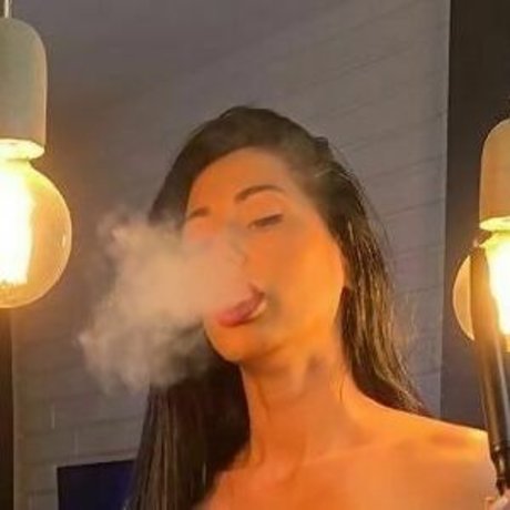 chaton courbé onlyfans assez érotique galerie