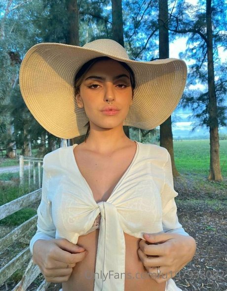 Desiree Bunny beau modèle image