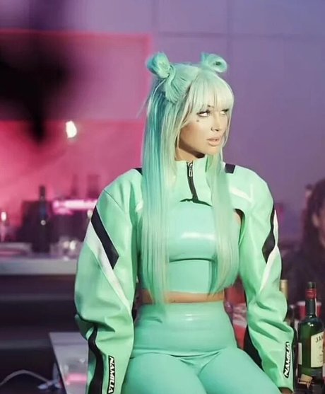 Tulisa Contostavlos actrice sexy des photos