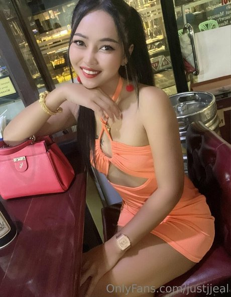 justjjeal actrice érotique photos