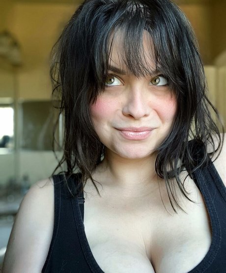 JuliaThongg étoile sexy img