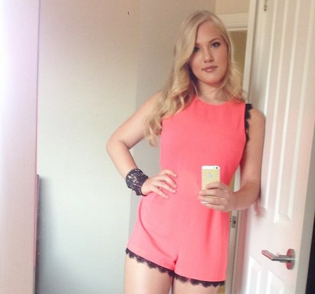 visage blond uniquementfans hd images