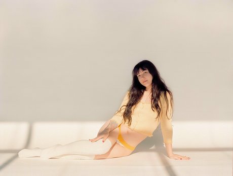 vaegasuicide star érotique photo