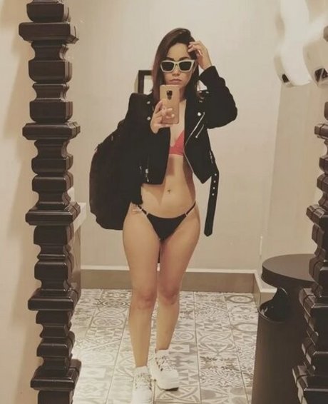 Yanin Campos actrice artistique galerie