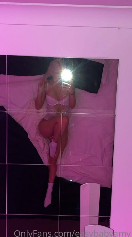 easybabyamy star du porno érotique image