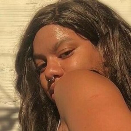 pretty dusa jolie actrice img