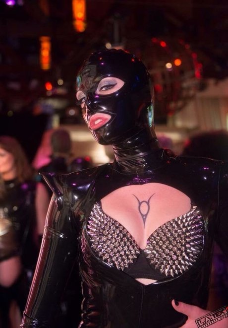 Amarantha LaBlanche sexe star du porno des photos