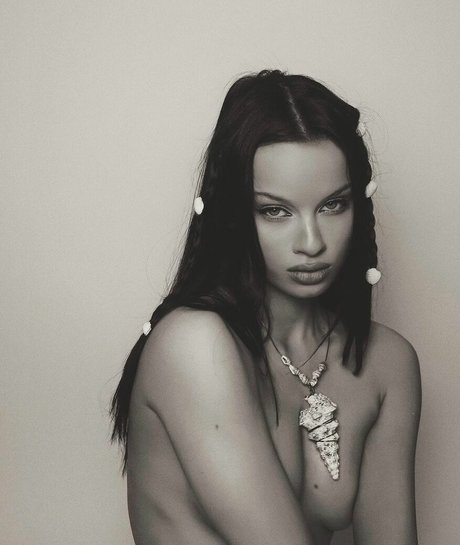 Liora Lapointe modèle de sexe galeries