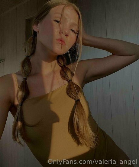 angelvaleria modèle exclusif images