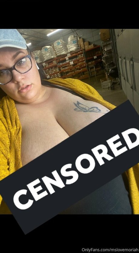 tatouages ​​blonds onlyfans beau haut photo