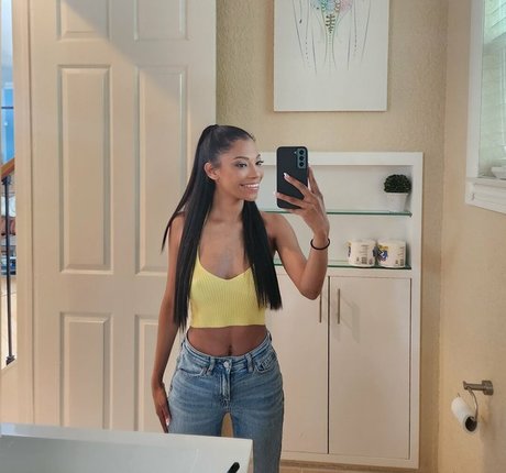 Eden Jabari modèle sexy collection