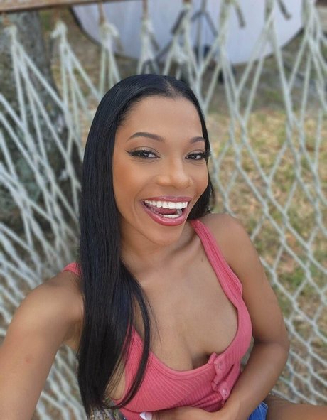 Eden Jabari star du porno de haute qualité des photos