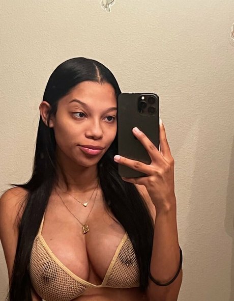 blonde aux gros seins onlyfans hd parfait galerie