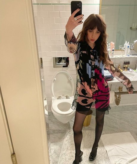 Clairo nus étoiles image