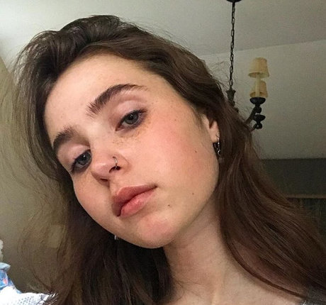 Clairo étoile érotique archive