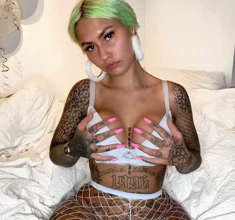 adultekra actrice libre galerie