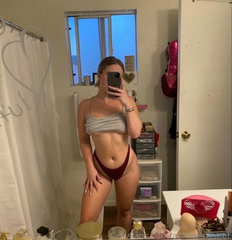 Ashley Monet actrice artistique galeries