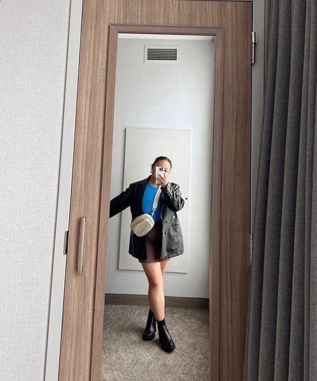 angie babe actrice sexy img