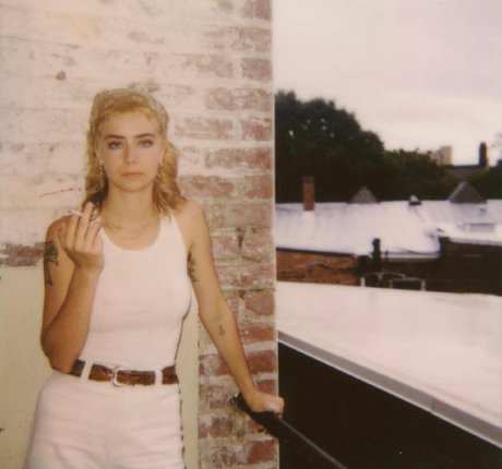 Aynsleigh Escher actrice nue galerie