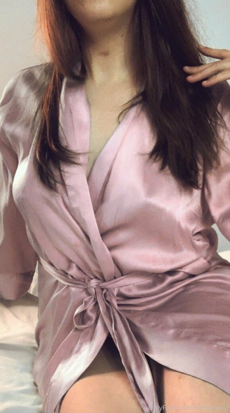 realcanadaali actrice parfaite galerie