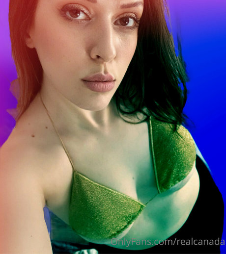 realcanadaali actrice exclusive des photos