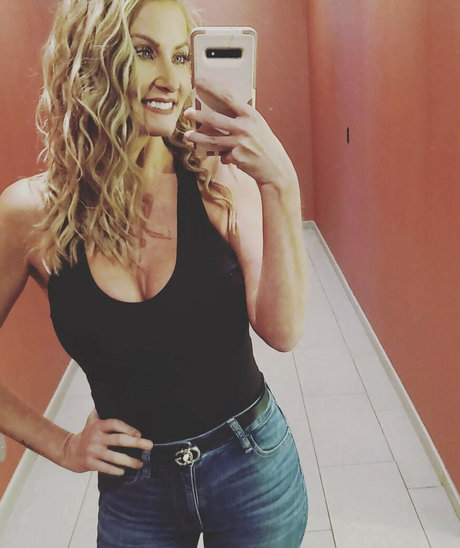 AmberHaines26 modèle de sexe archive