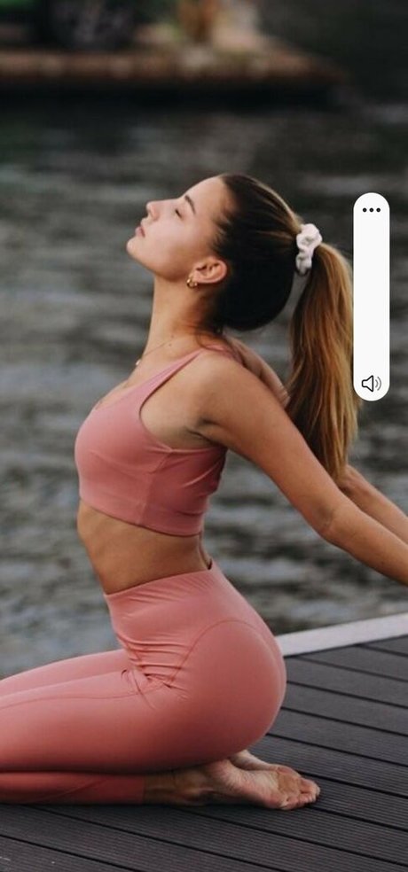 Julia Wieniawa modèle adulte images