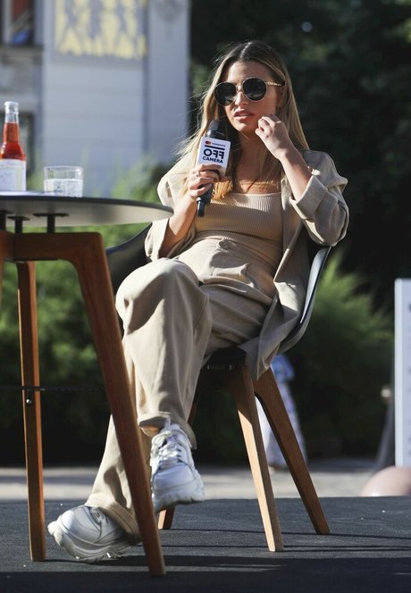 Julia Wieniawa star du porno parfaite galeries