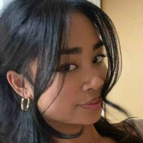 pom-pom girl asiatique onlyfans chaud belle collection