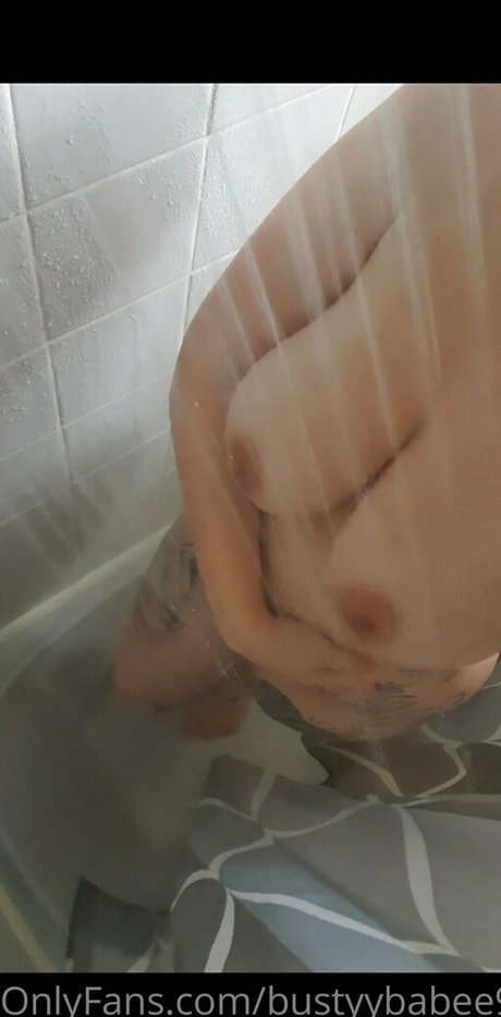 bustyybabee92 actrice porno img