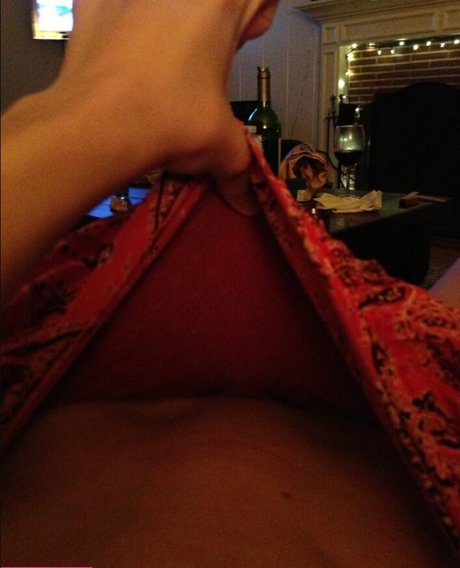 chaton courbé onlyfans xxx haut des photos