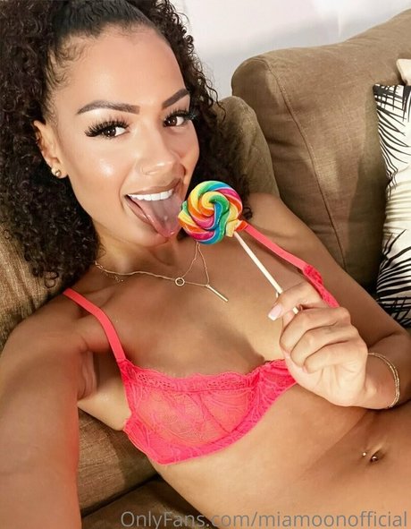 miamoonofficial étoile de l'art galeries