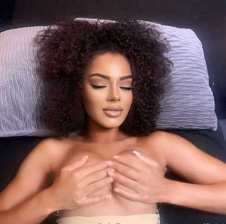 miamoonofficial star du porno chaude img