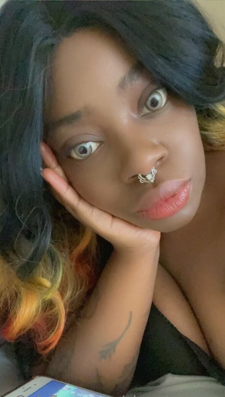 filles potelées onlyfans chaud joli image