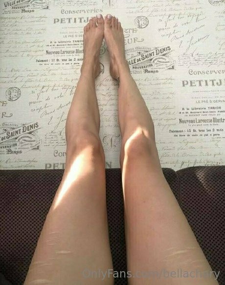 infirmière brune onlyfans haute qualité sympa image