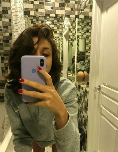 bellachary top star photos