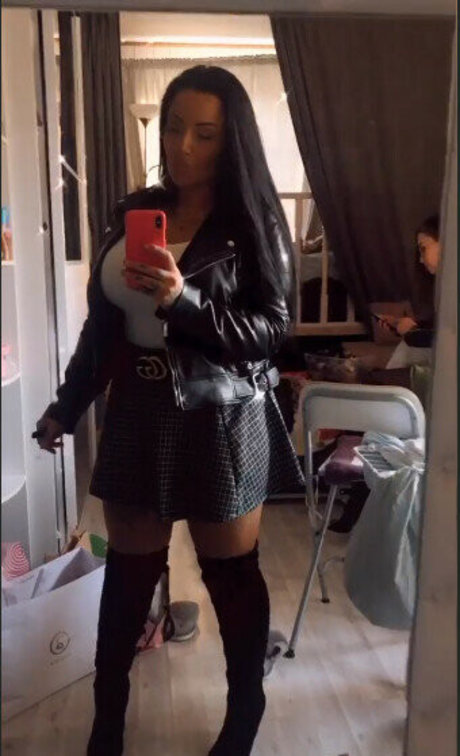 massage lesbien onlyfans chaud en haute qualité des photos