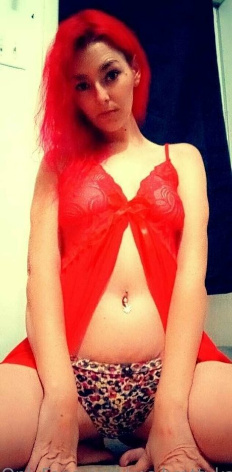 rousse aux gros seins onlyfans assez nue photo