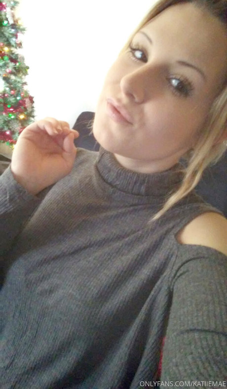 katiiemae modèle hd photo