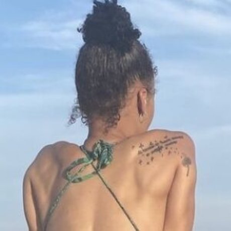 Sweat youout étoile nue galeries