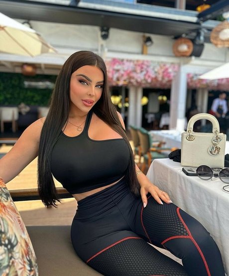 Kahina Sbauty star exclusive img