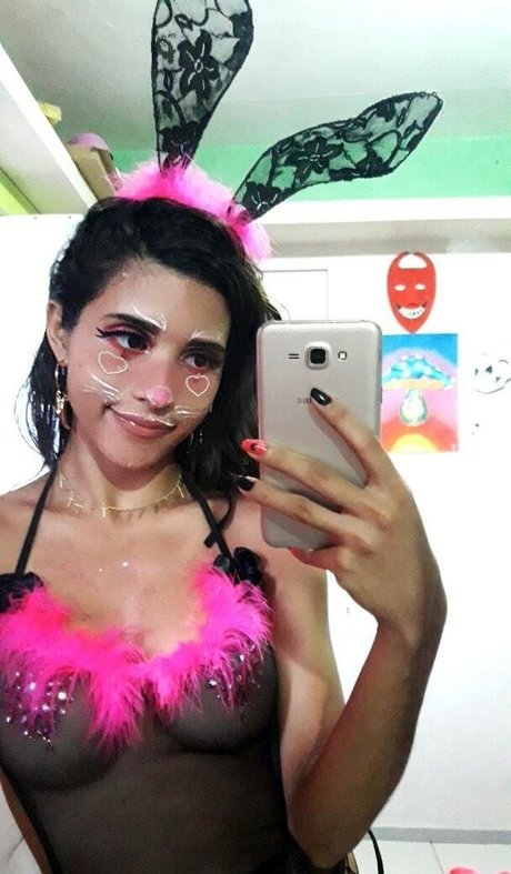 Lari Cogumelos actrice porno img