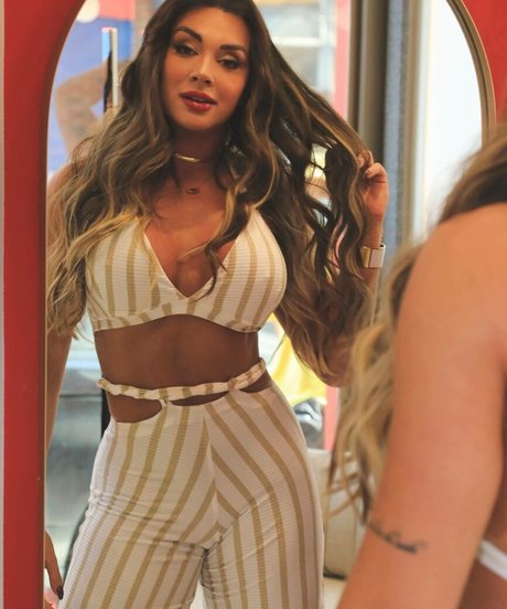 Juliana Salimeni modèle artistique galeries