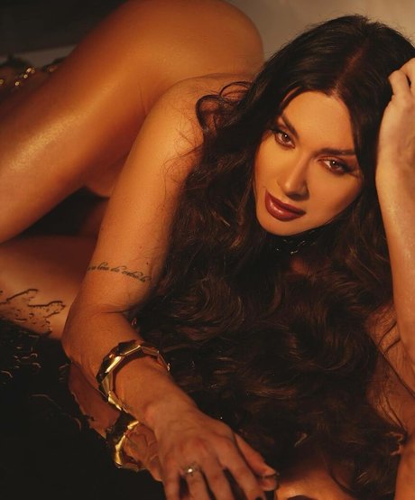 Juliana Salimeni modèle nu galerie