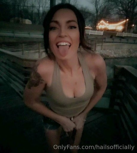 hailsofficially modèle exclusif des photos