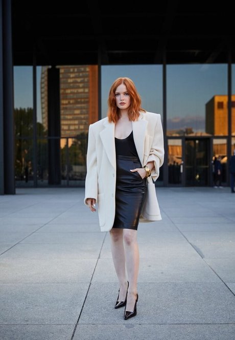 Ellie Bamber modèle des photos