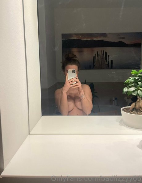 fille courbée dà côté onlyfans meilleur érotique images
